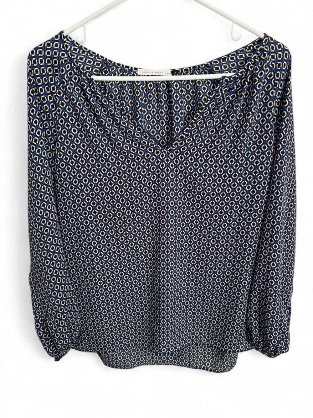 Three Eighty Two XS Blue Geometric Printed V-Neck Blouse Long Sleeve Top